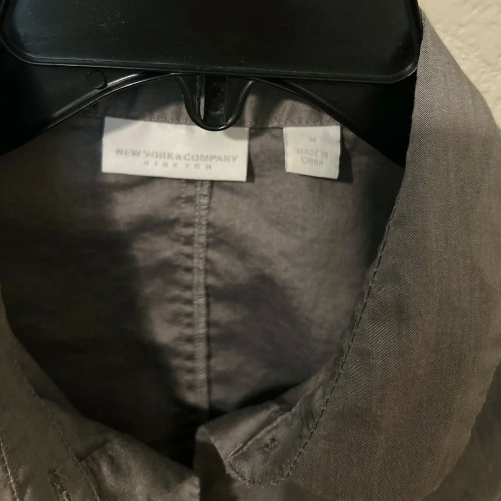 New York & Company Gray Tie Front Button Down Blouse Size Medium EUC - Picture 3 of 5